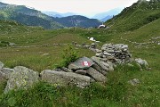 94 Seguendo il sent. 124 mi abbasso al Rif. Balicco (1995 m)